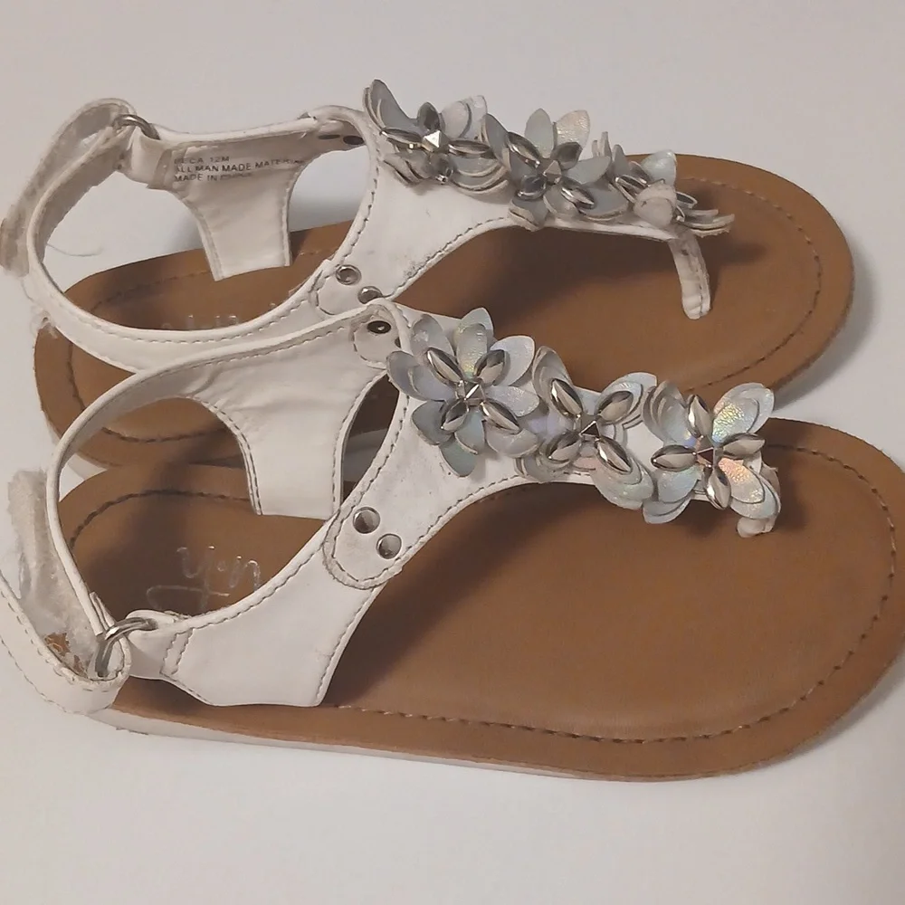 Y•Not? Kid Girls Thong Sandal with Metallic Silver Flower Accents - White 12M